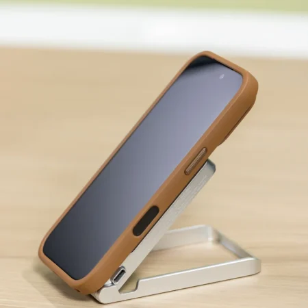 telefon na stojánku Kickstand Travel Battery