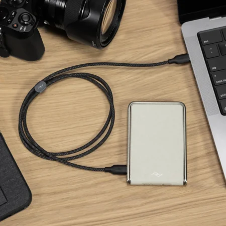 Kickstand Travel Battery Moon nabíjený kabelem