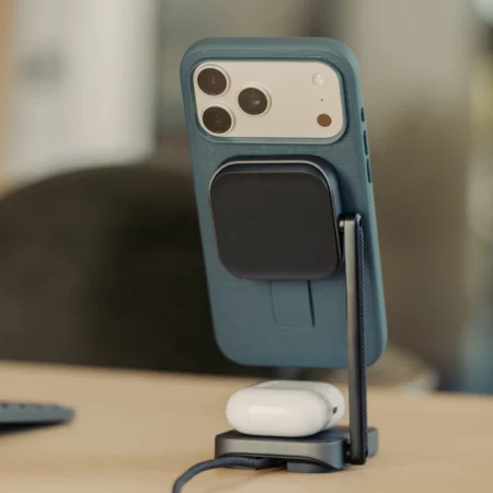 Wireless Charging Station 2-in-1 - stojánek Black na pracovním stole