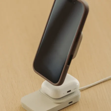 Wireless Charging Station 2-in-1 - telefon a AirPods na stojánku Moon