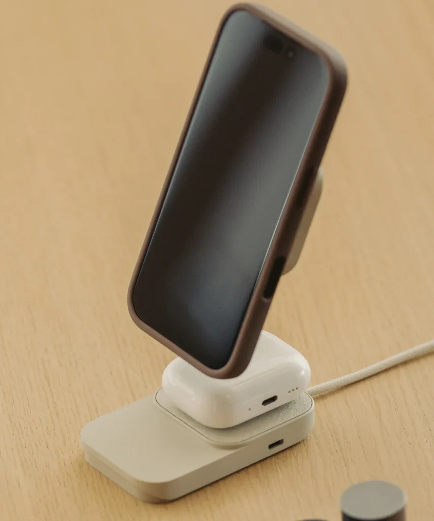 Wireless Charging Station 2-in-1 - telefon a AirPods na stojánku Moon