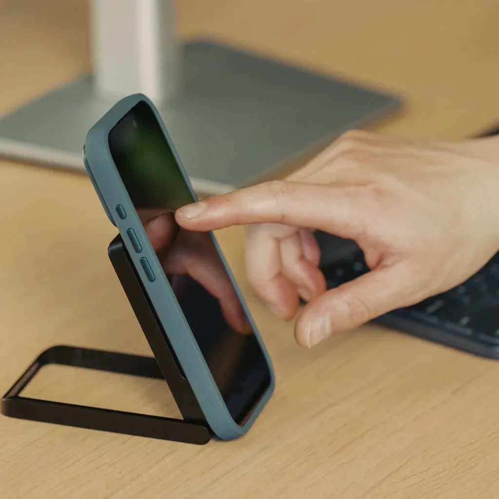 ovládání telefonu na stojánku Kickstand Travel Battery Black